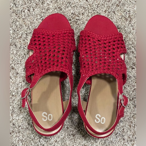 Red manmade textile lining wedge. Brand-SO. - Picture 7 of 8